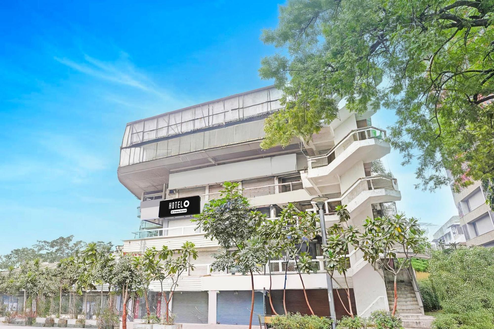 Super Hotel O Navrangpura Cg Road Formerly Hotel Yugraj Ахмедабад Экстерьер фото
